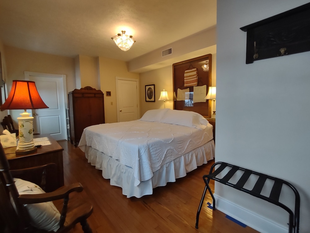 Slovak Room with 1 King or 2 Twin Beds photo 1