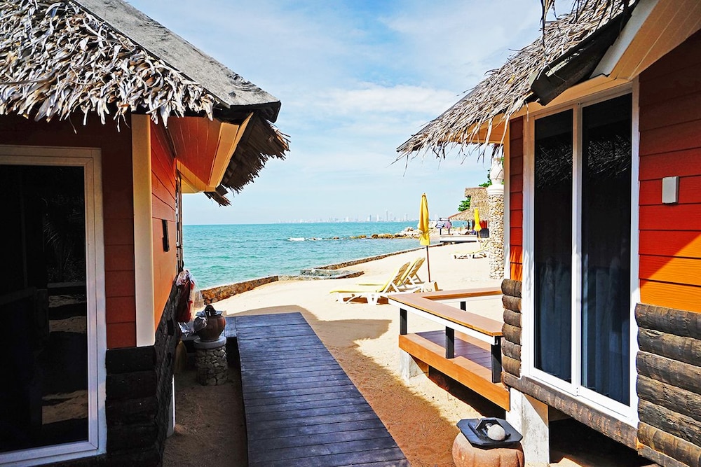 On Beach Premium Bungalow - Photo 3