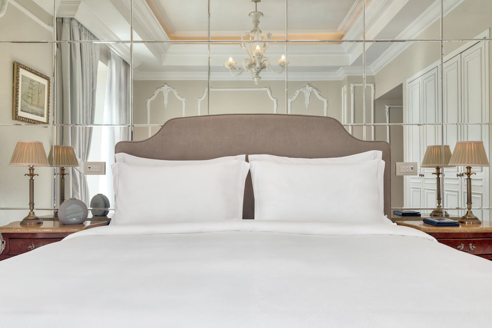 One Bedroom Grand Suite (Non Smoking)