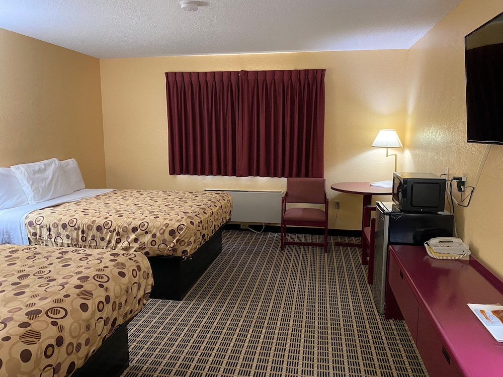Room, 2 Queen Beds, Non Smoking photo 2