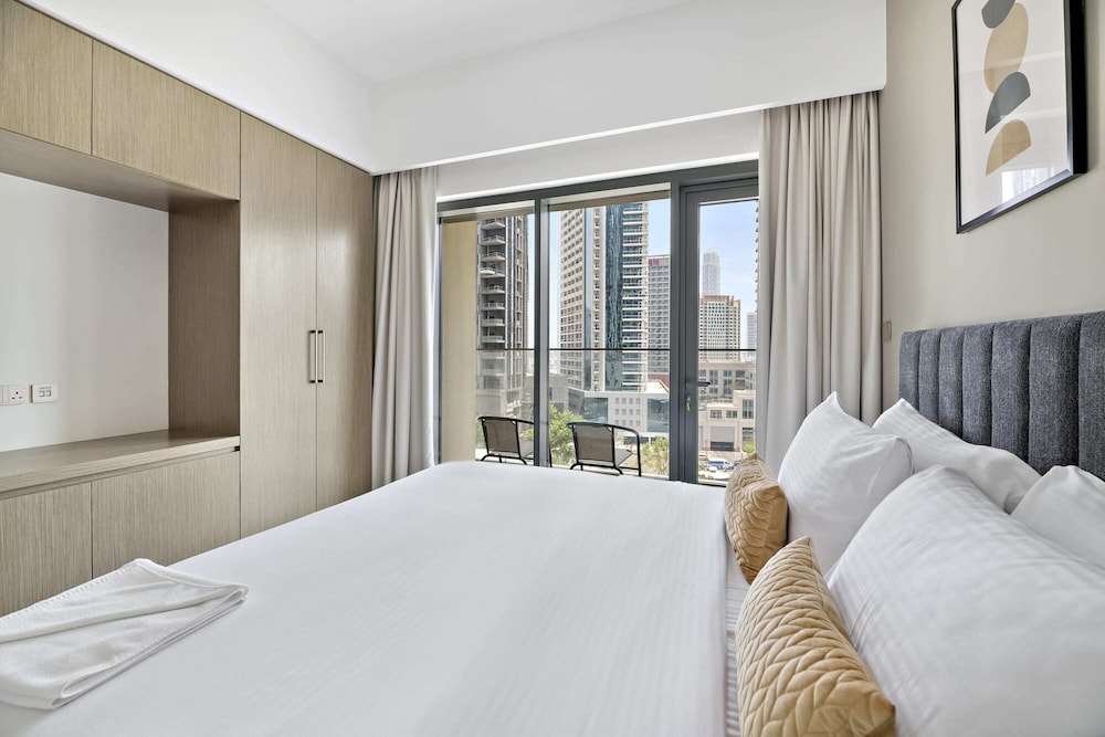Burj Royale 305 photo 3