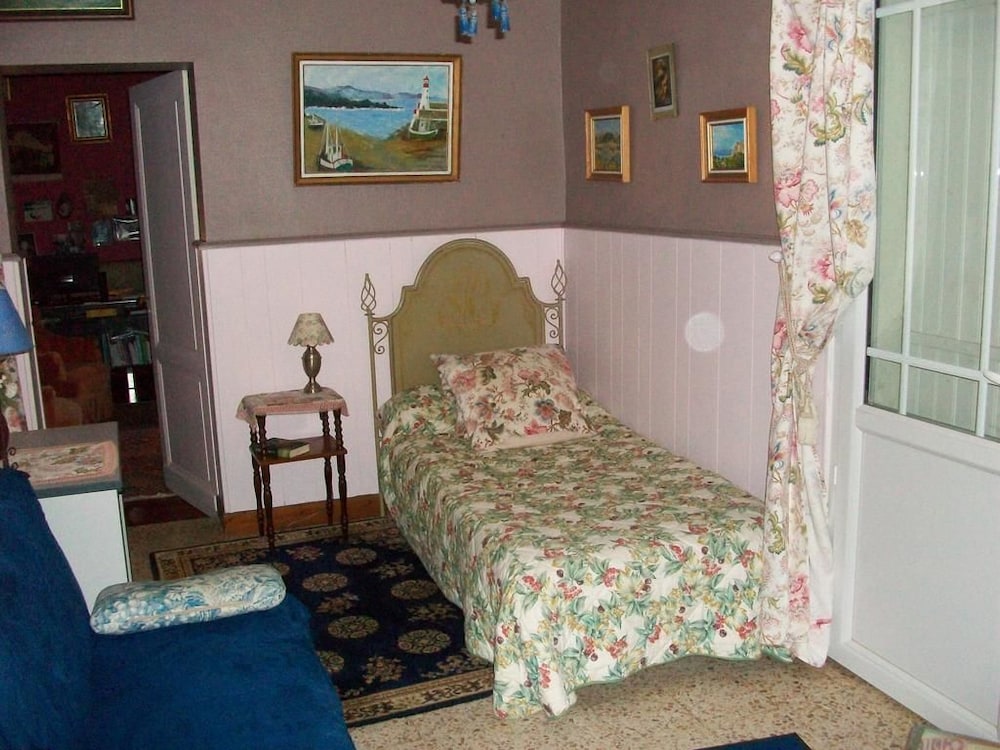 House, Multiple Beds photo 1