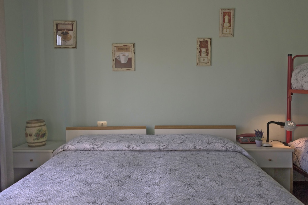 Quadruple Room - Photo 2