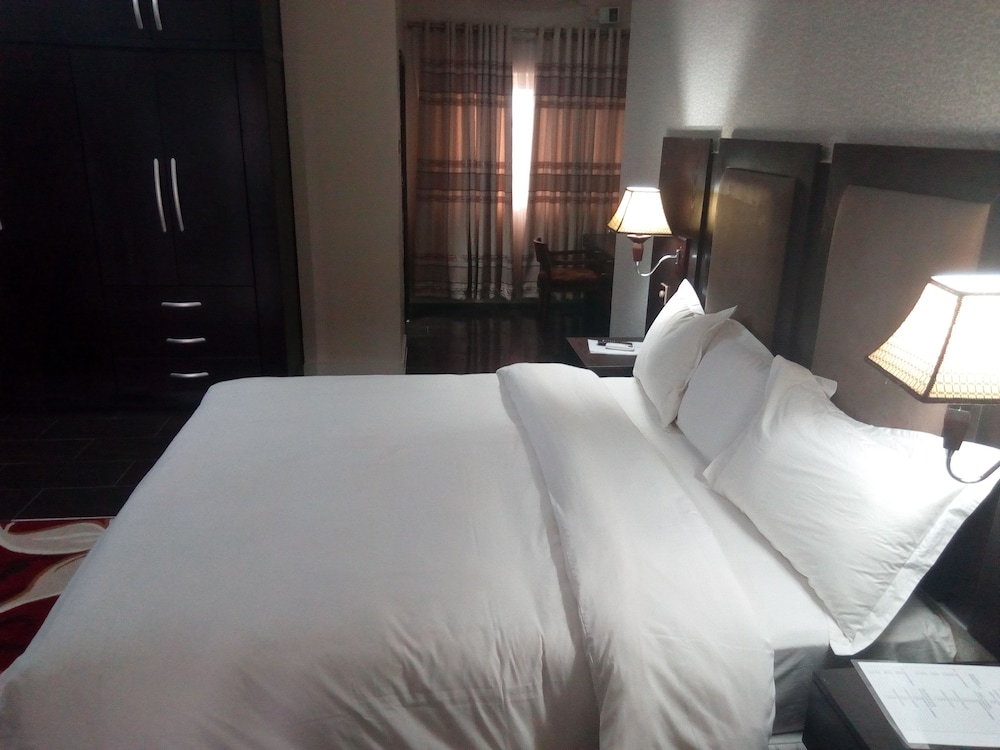 Royal Room - Photo 3