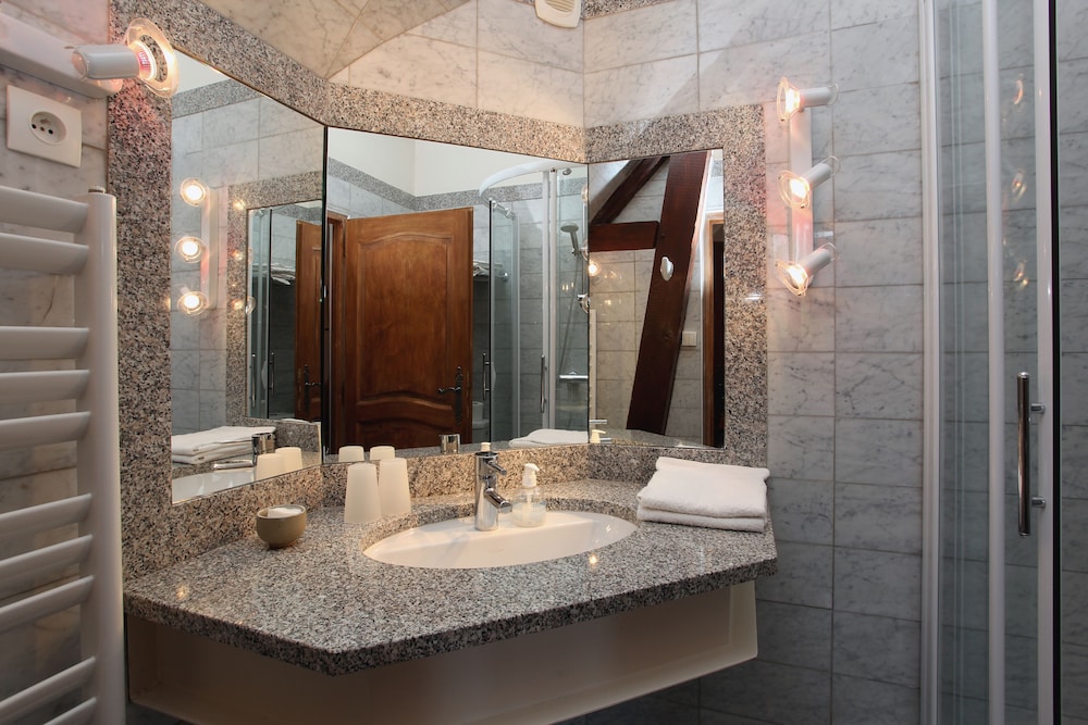 Romantic Cottage, Ensuite, Garden View photo 3