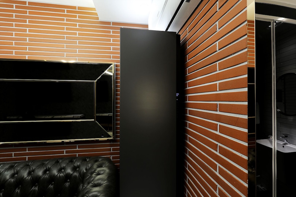 VIP Room - Photo 13