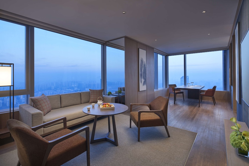 Grand, Suite, 1 King Bed