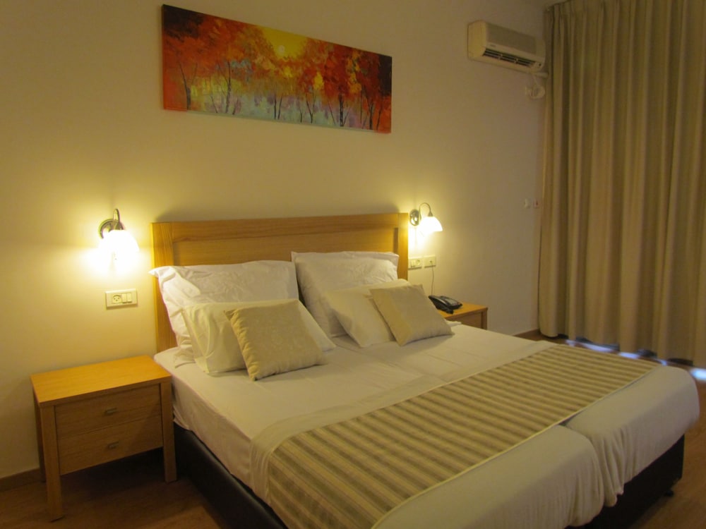 Quadruple Room - Photo 1