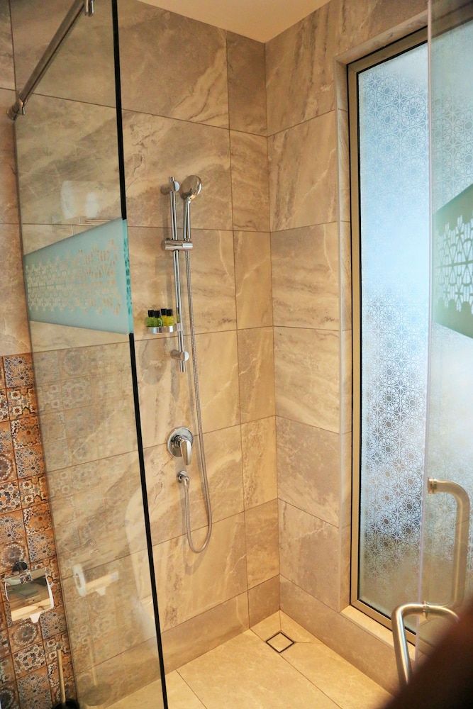 Deluxe Room, 1 King Bed, City View - Photo 7