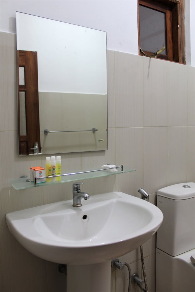 Economy Twin Room, 2 Twin Beds, Smoking, Garden View photo 3