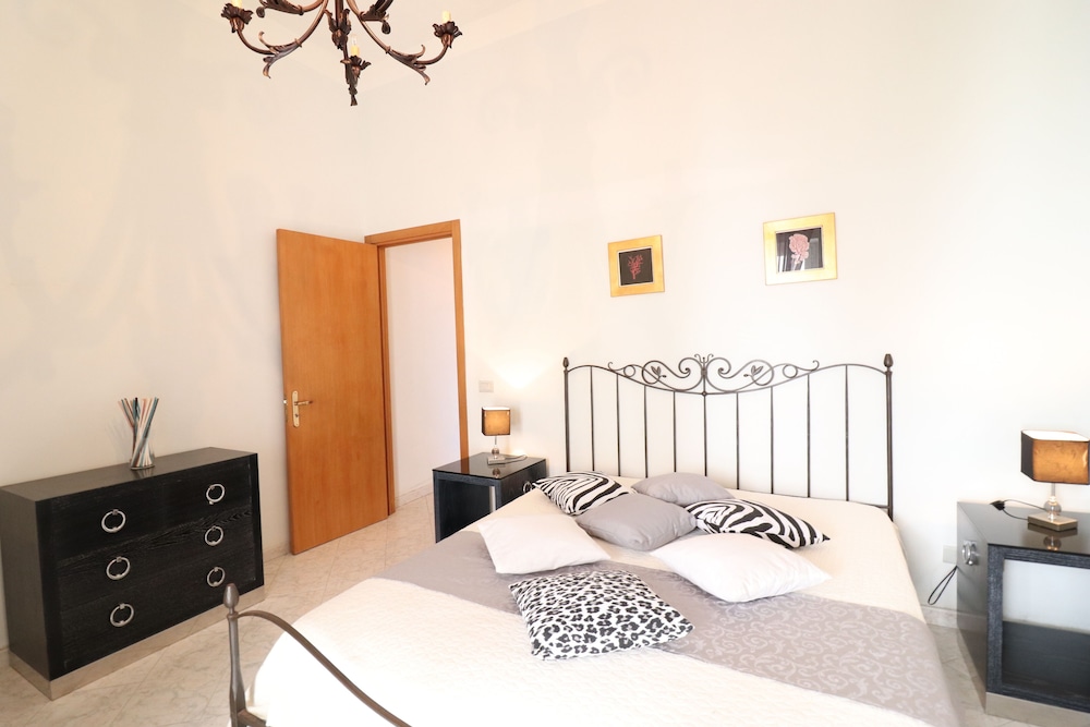 House, 2 Bedrooms, Patio, Garden View