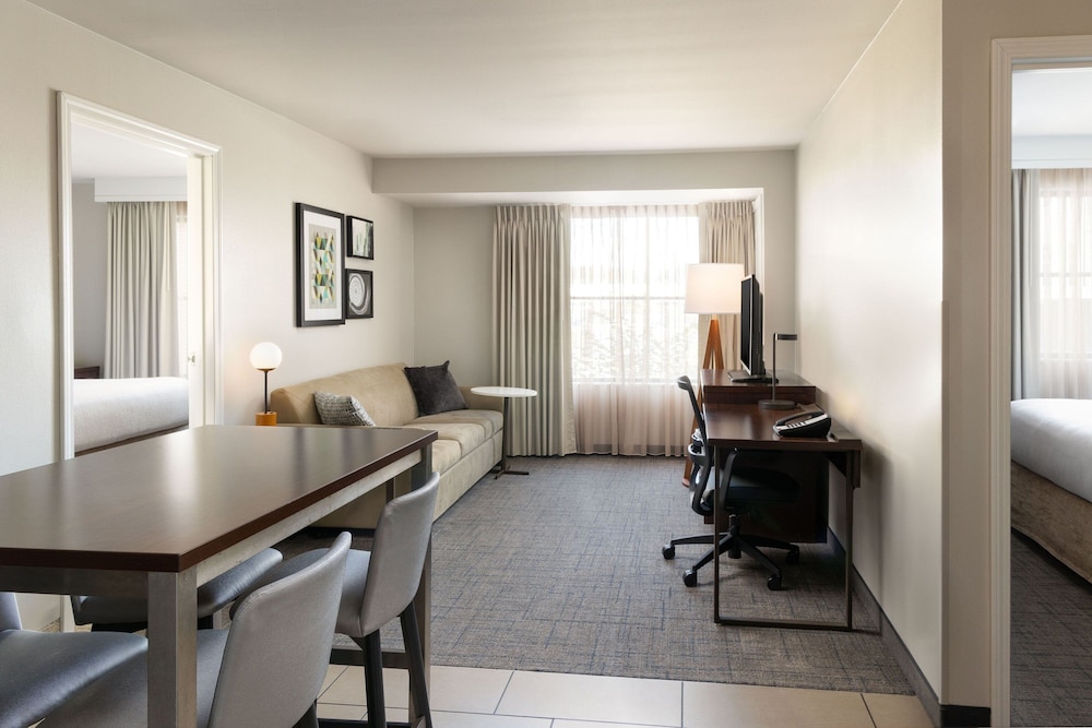 Suite, 1 Double Bed (Hearing Accessible) photo 2
