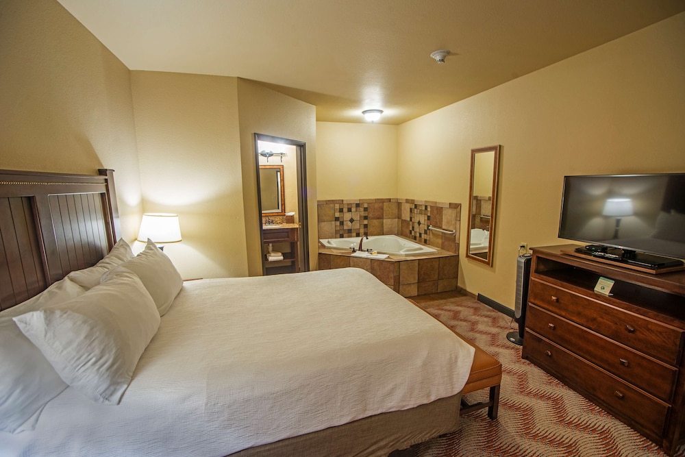 Suite, 2 Queen Beds, Non Smoking, Jetted Tub
