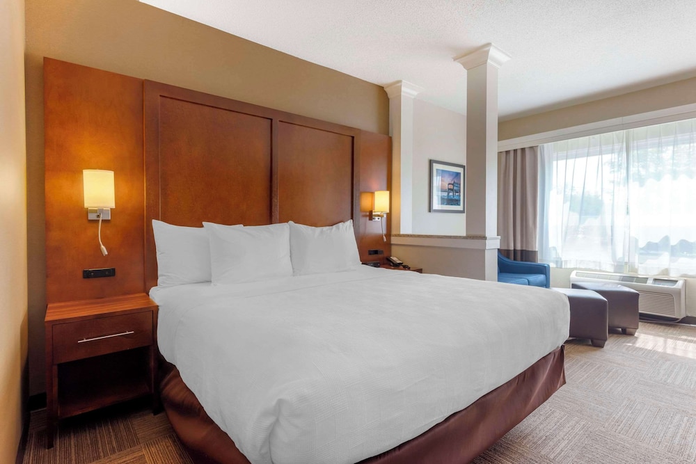 Ground Floor Lakeview King Suite photo 1