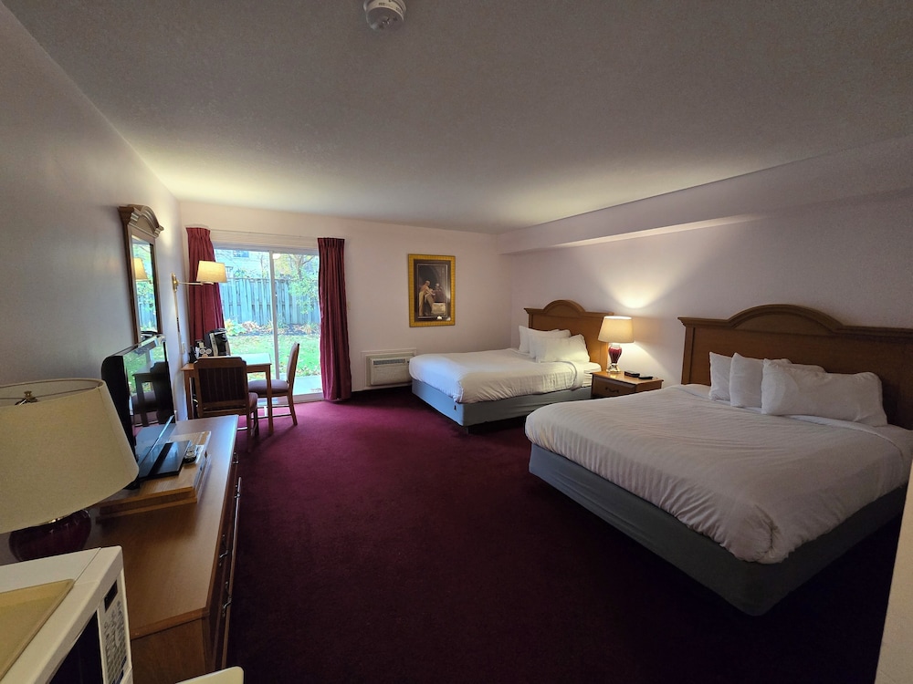 Room, 2 Queen Beds, Non Smoking (North Section) photo 3