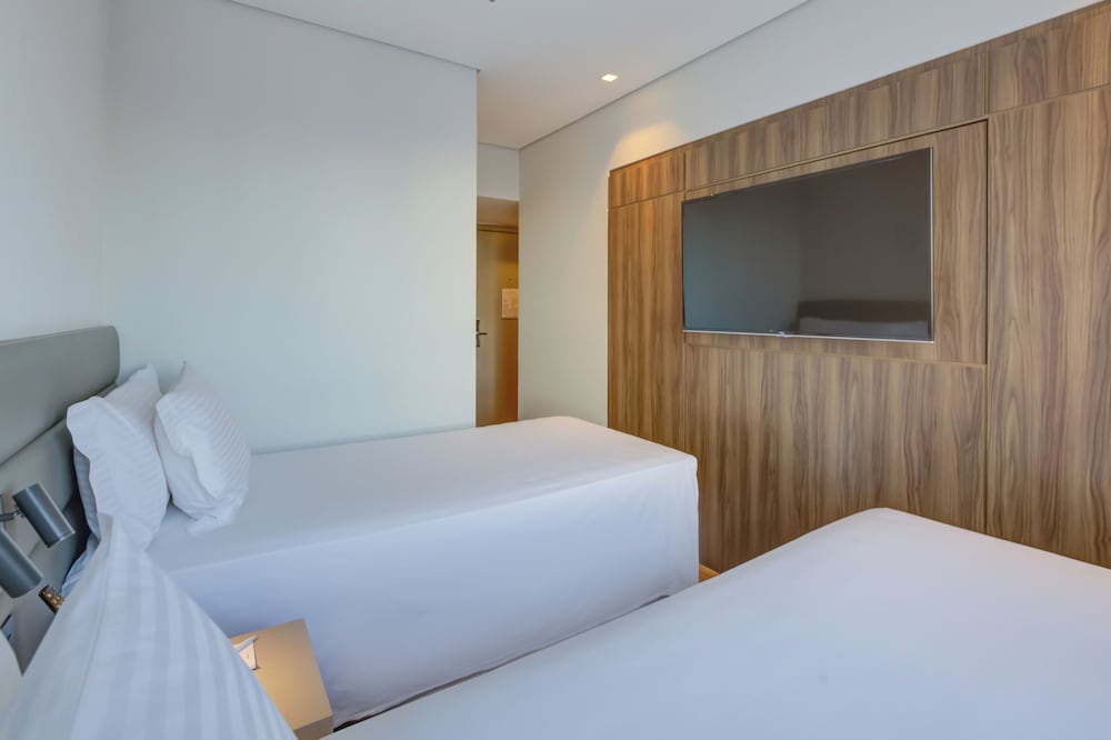 Luxury Room, 1 King Bed thumbnail 6