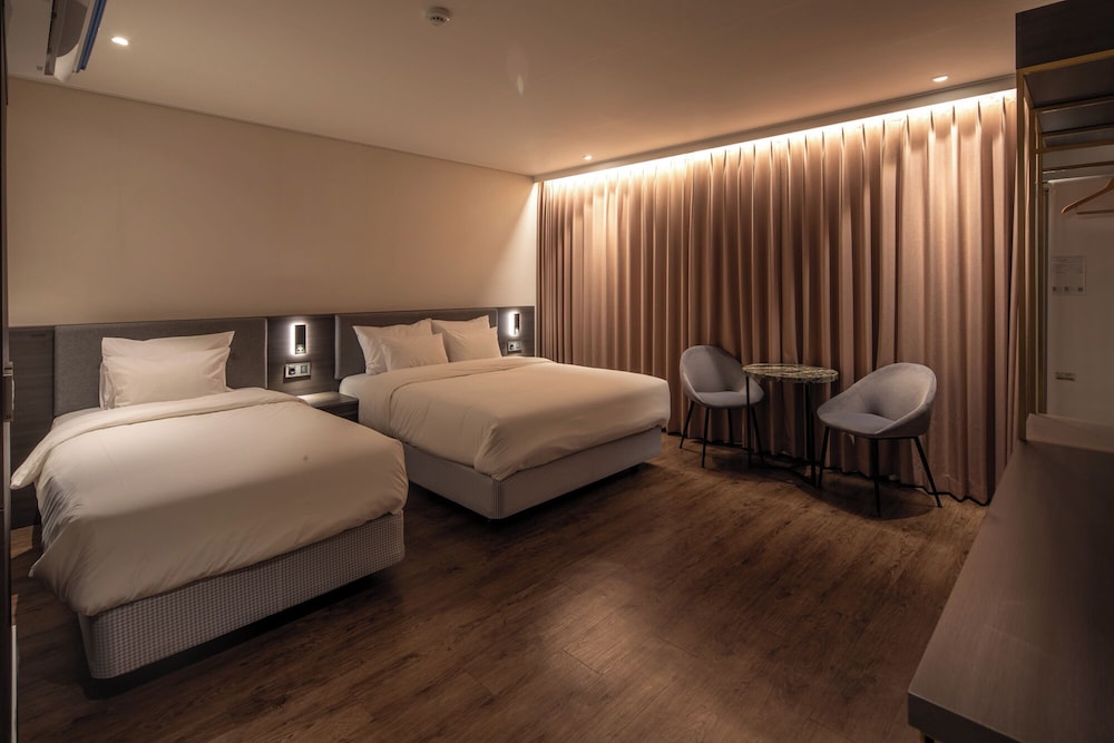 Deluxe Twin Room photo 1