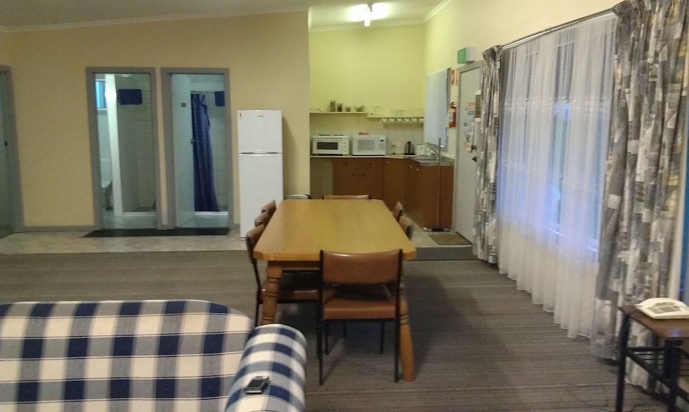 Standard Suite, Multiple Bedrooms, Non Smoking, Kitchenette (4 Bedroom Apartment) photo 2