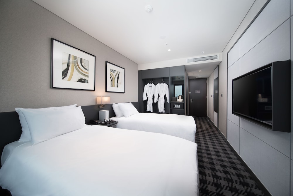 Premier Twin Room (Pool not included) photo 3