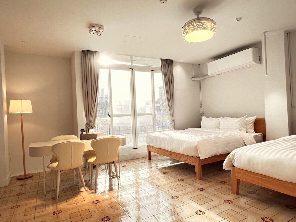 Comfort Room, 2 Bedrooms, Non Smoking, Connecting Rooms photo 1