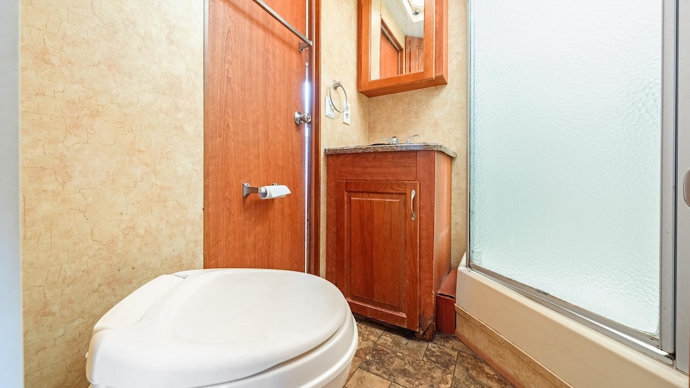 Basic Room, 1 Bedroom (VIP Caravan) - Photo 8