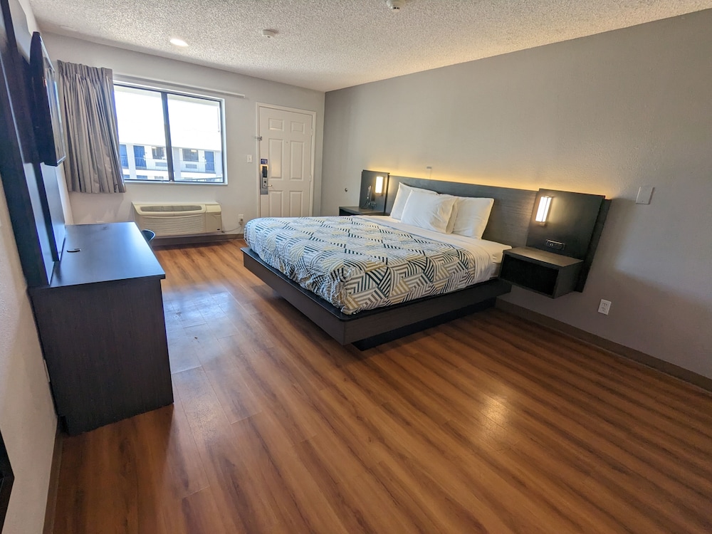Standard Room, 1 Queen Bed, Non Smoking