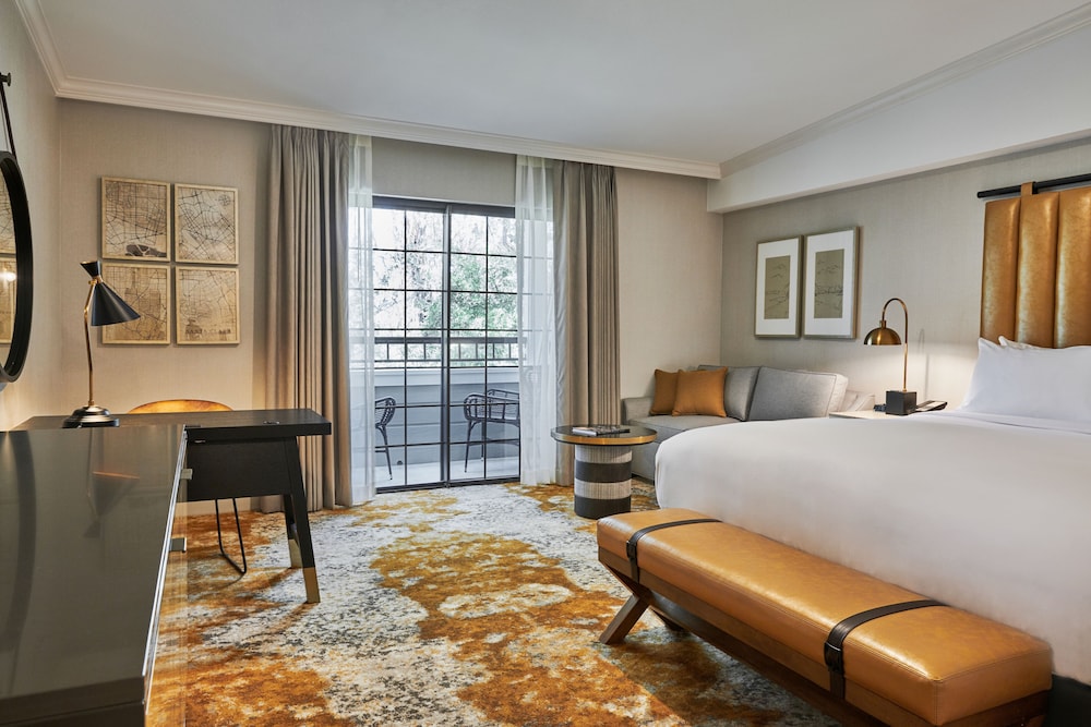 Junior Suite, 1 King Bed Balcony, Soaking Tub Corner - Photo 3