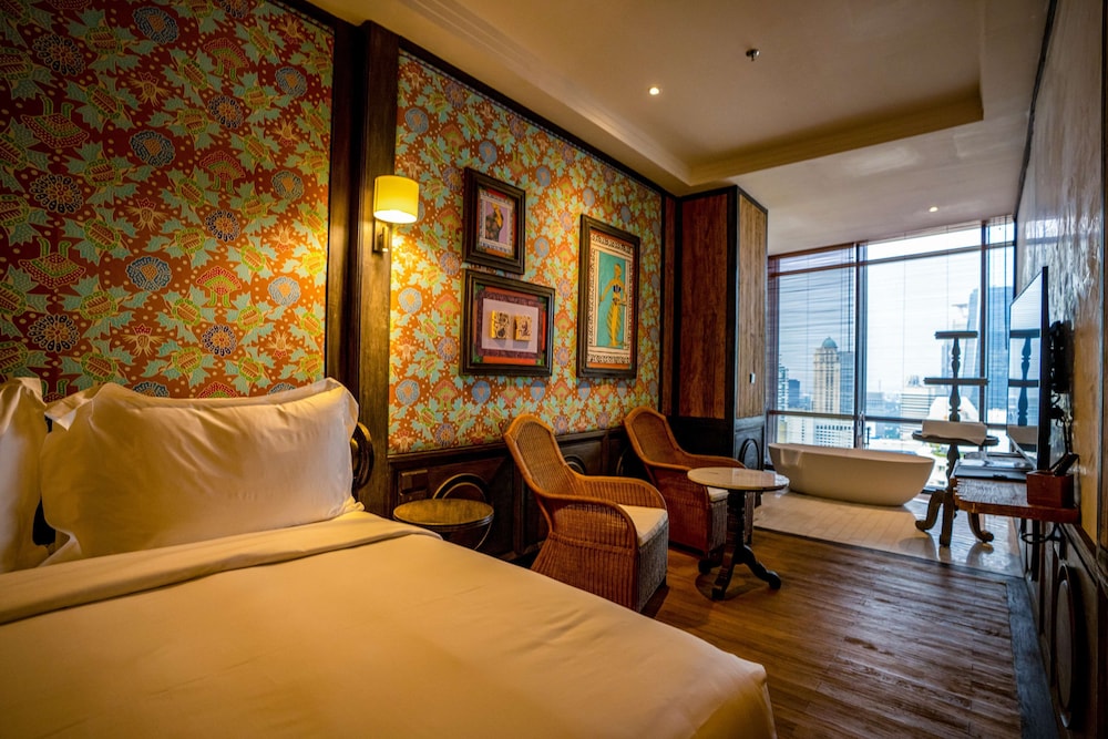 Grand Deluxe Room - King Bed - Photo 5