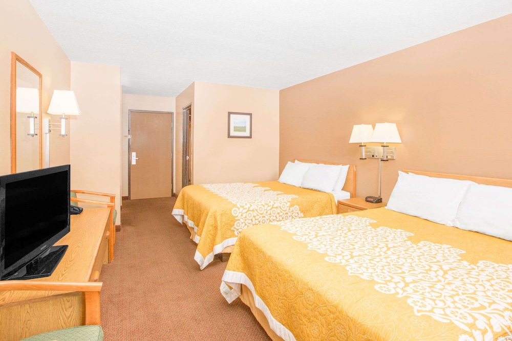 Room, Multiple Beds, Non Smoking photo 1
