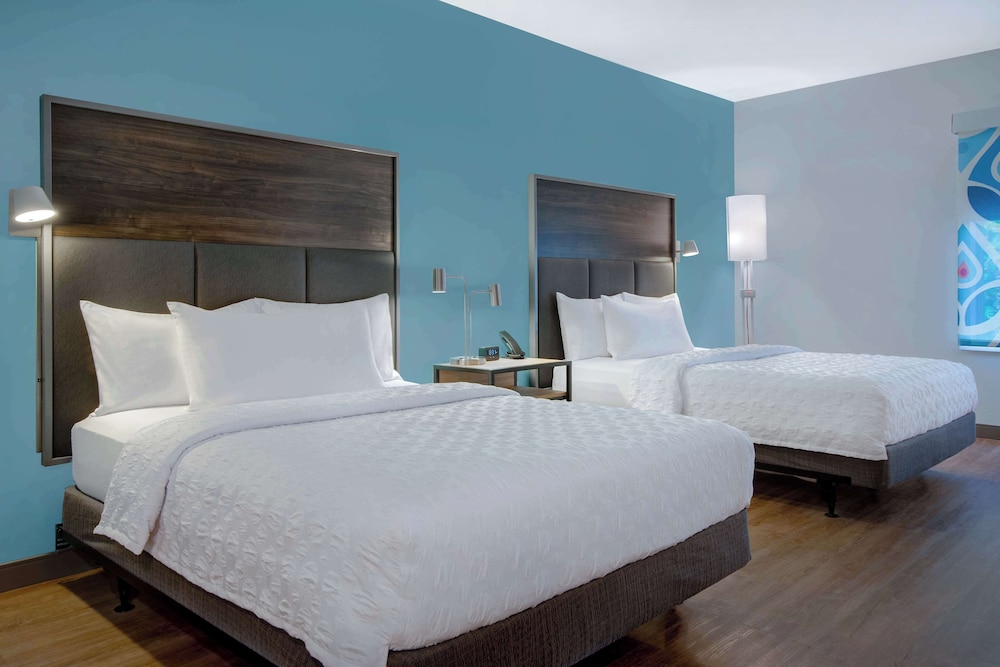 Room, 2 Queen Beds, Accessible, Bathtub (Mobility & Hearing) photo 3