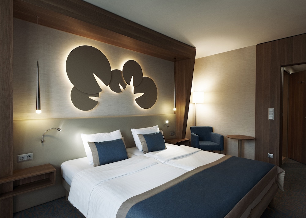 Standard Double or Twin Room thumbnail 6