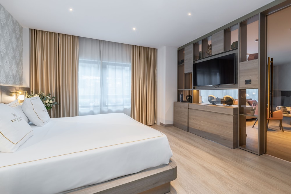 The Grand Level Family Suite photo 2