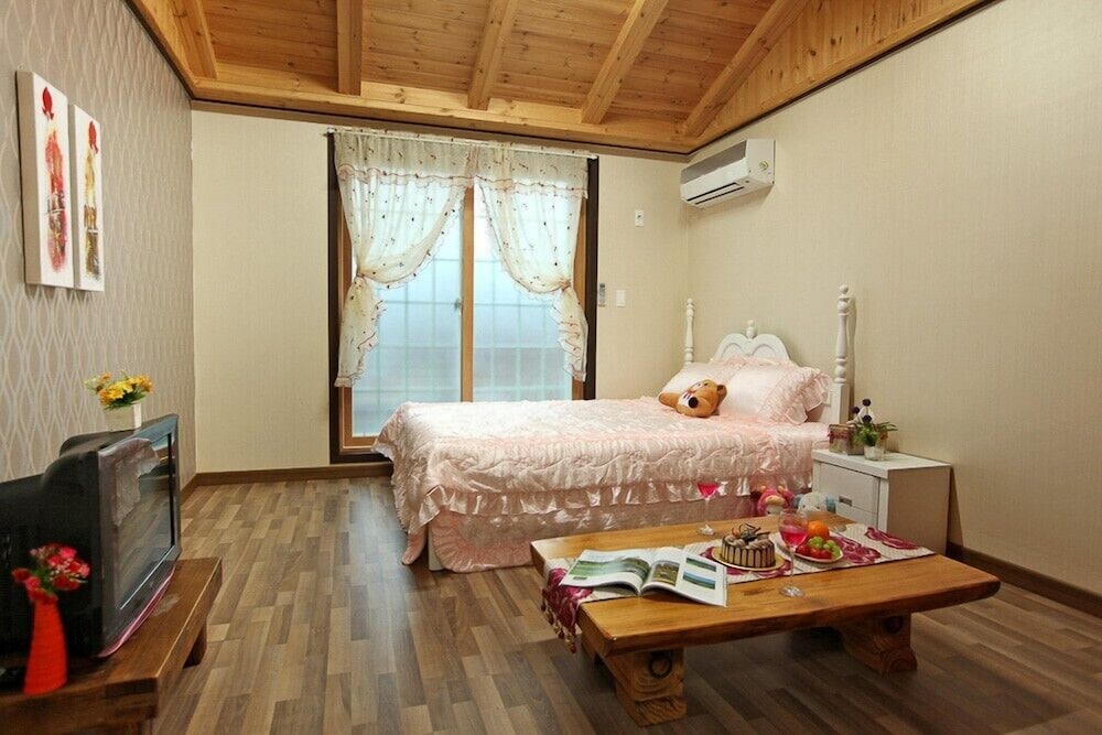 Room (SEASON)