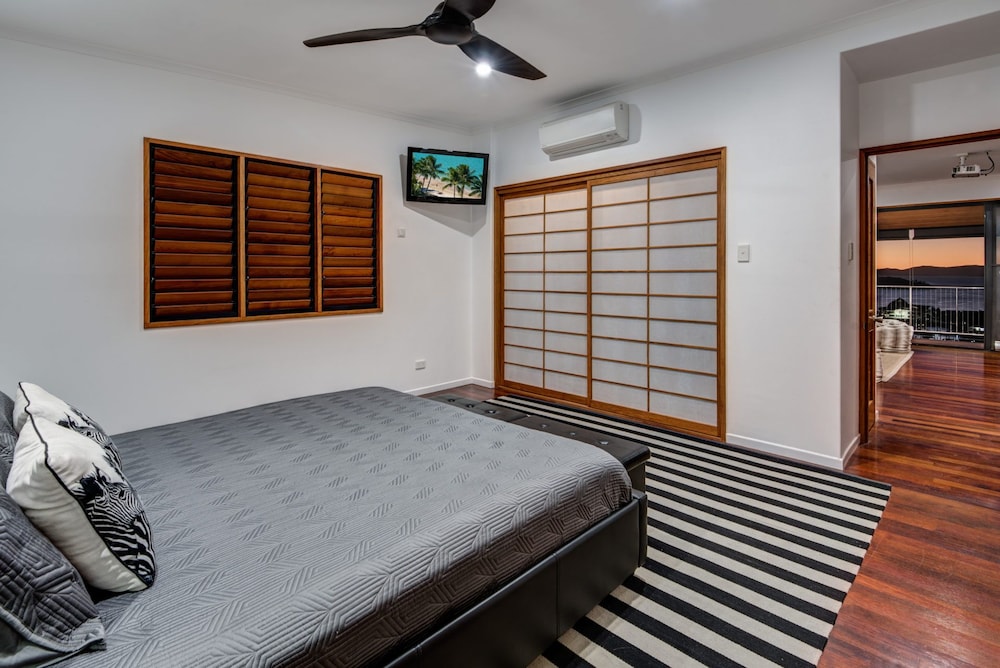 Luxury House photo 1