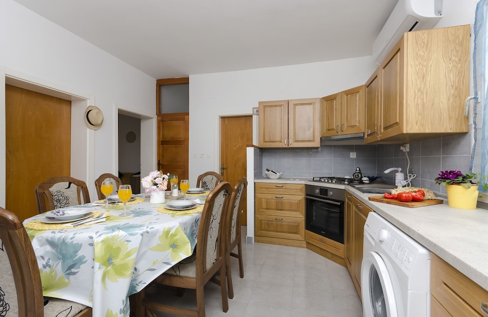 Apartment (A1) photo 2