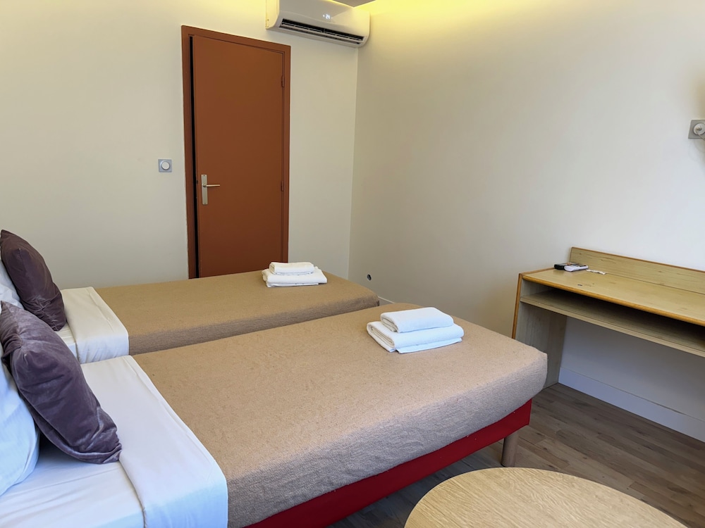 Classic Twin Room - Photo 2