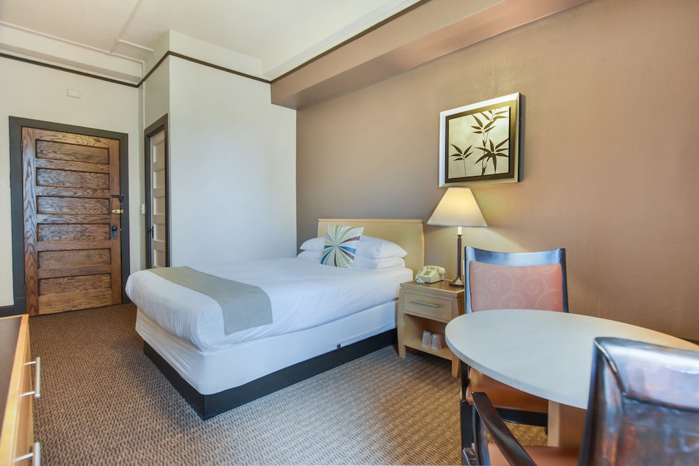 Standard Room, 1 Queen Bed, Private Bathroom, No Air Conditioning - Photo 3