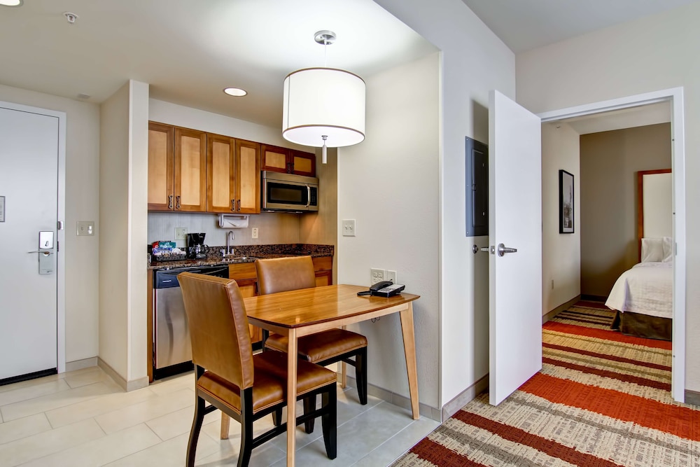 Suite, 1 King Bed, Accessible, Bathtub photo 3