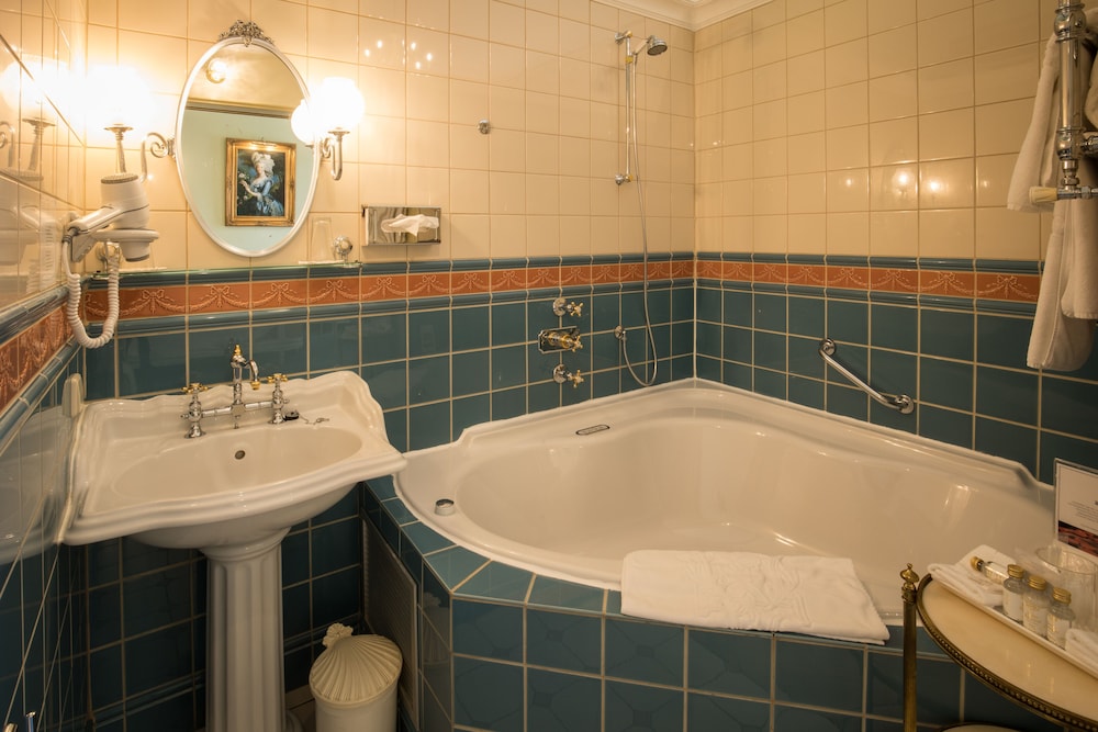 Deluxe Double Room - Photo 25