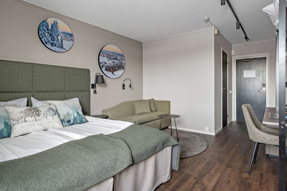 Standard Room, 1 Queen Bed, Non Smoking (with Sofabed)