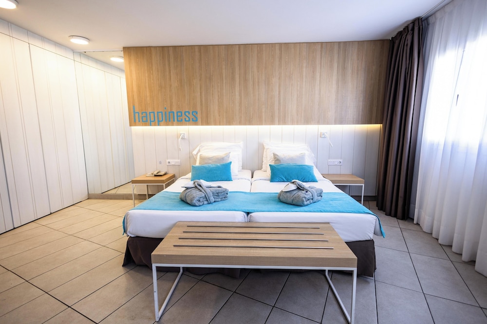 Superior Single Room, Balcony, Partial Ocean View