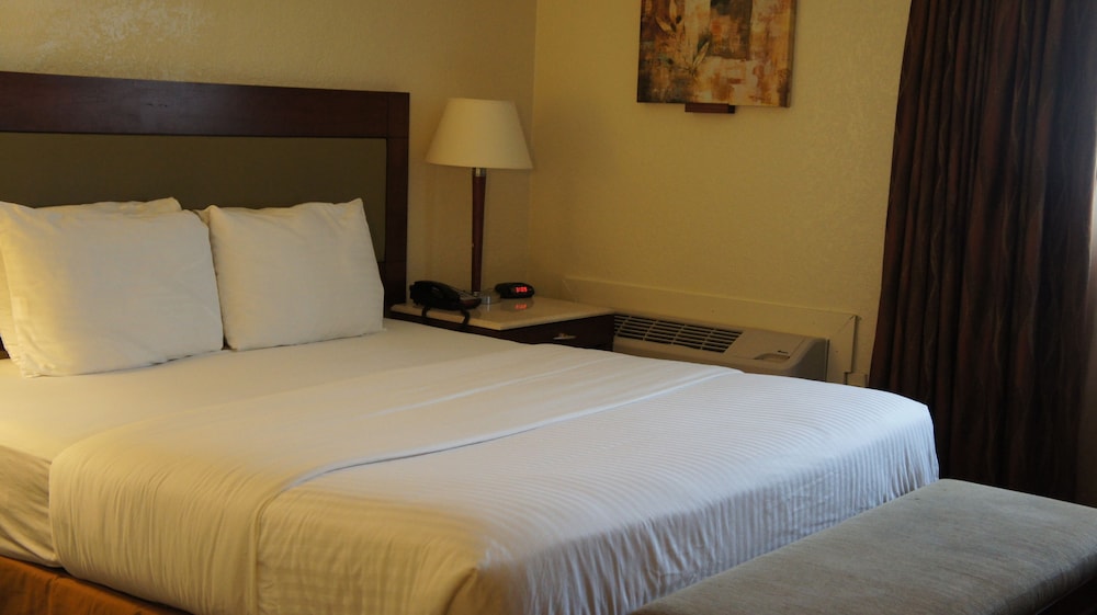 Standard Room, 2 Queen Beds - Photo 3