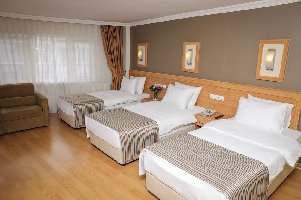 Standard Triple Room photo 2