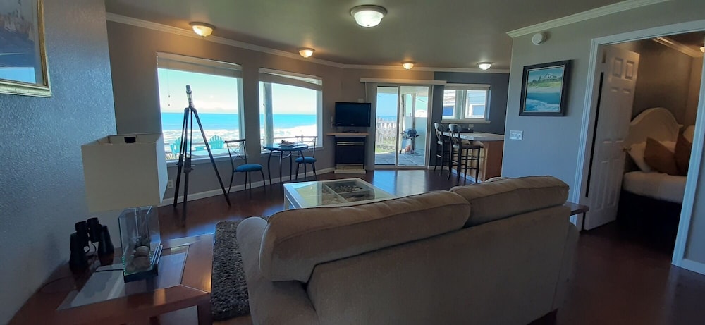 Panoramic Apartment, 1 Bedroom, Ocean View, Oceanfront photo 1