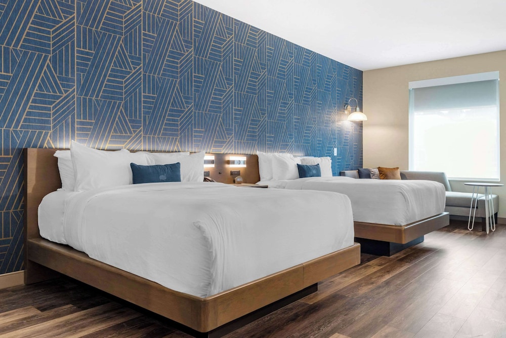 Premium Room, 2 Queen Beds, Corner - Photo 1