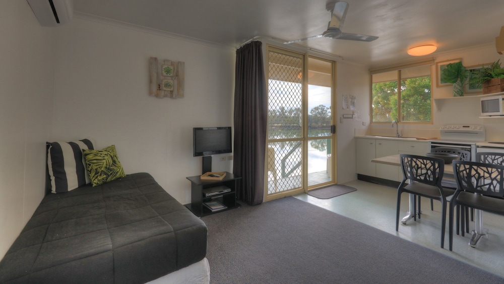 Bungalow, 1 Bedroom, Waterfront photo 3