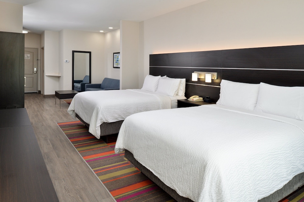 Suite, 2 Queen Beds, Accessible (Communications) photo 1