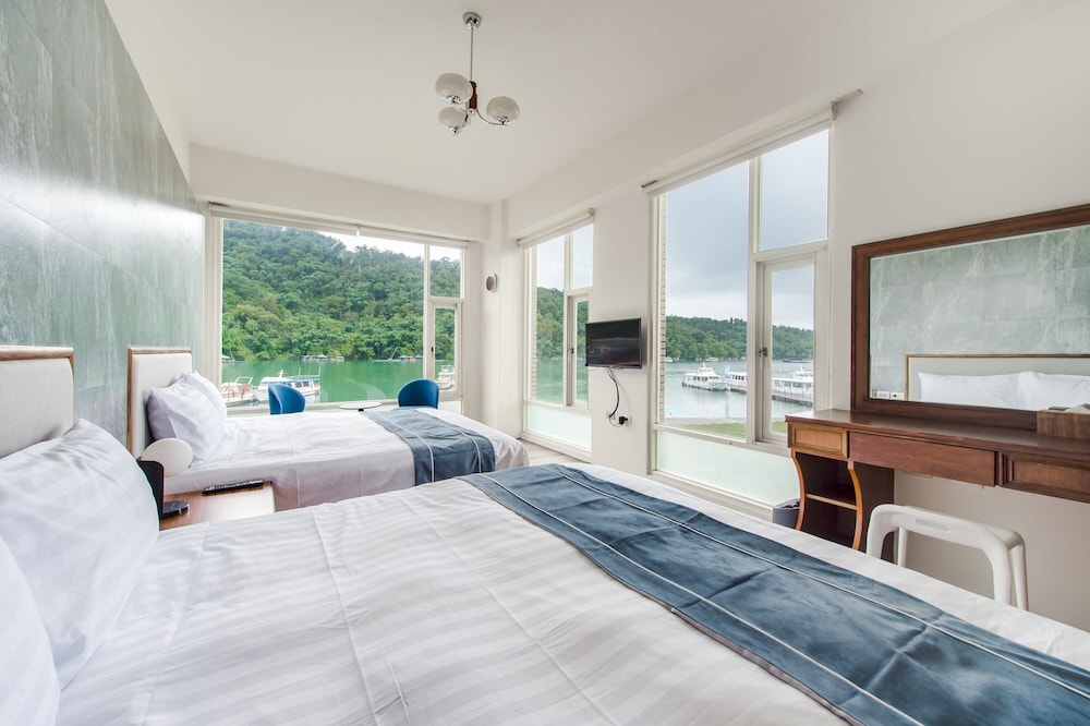 Quadruple Room, Lake View - Photo 2