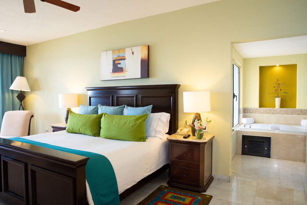 Three Bedroom Ocean Front photo 2