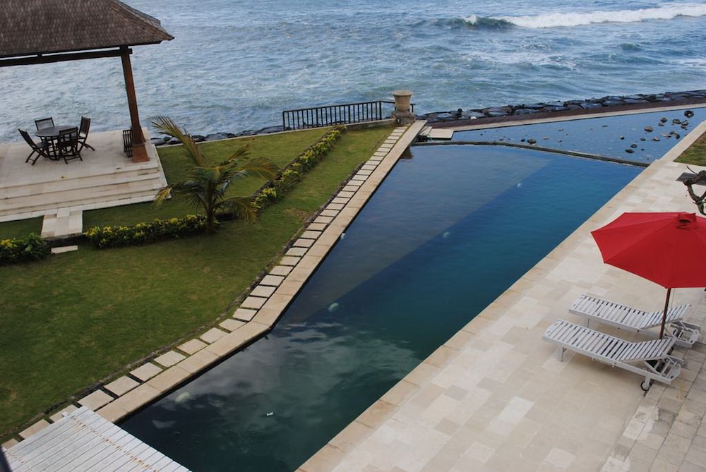 Deluxe Room, Pool View photo 2
